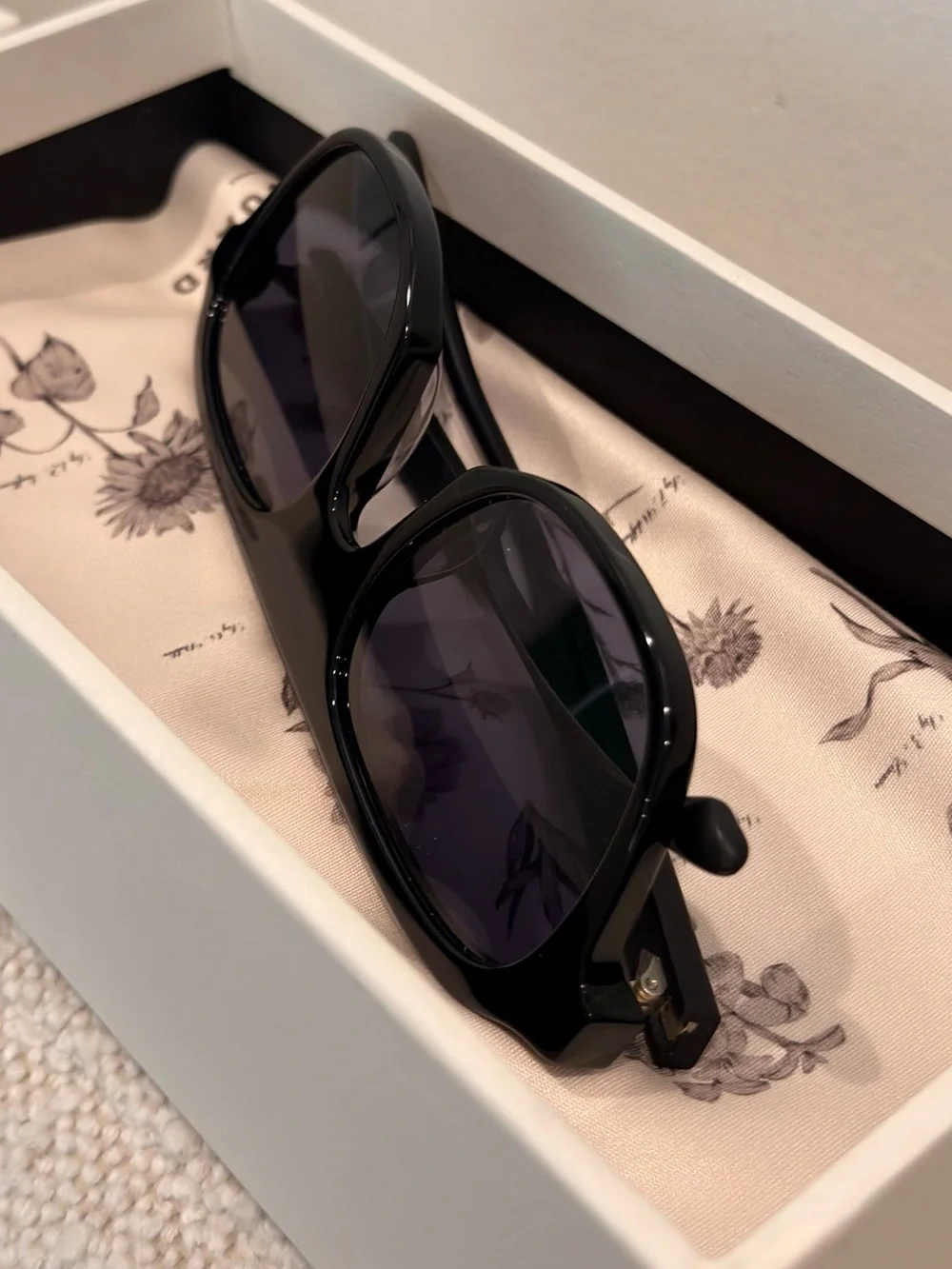 NWT. The Avantguard Zinnia Midnight Gloss/Matte Sunglasses